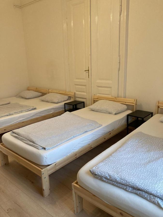 Gogol24 Vandrehjem Szeged Eksteriør billede