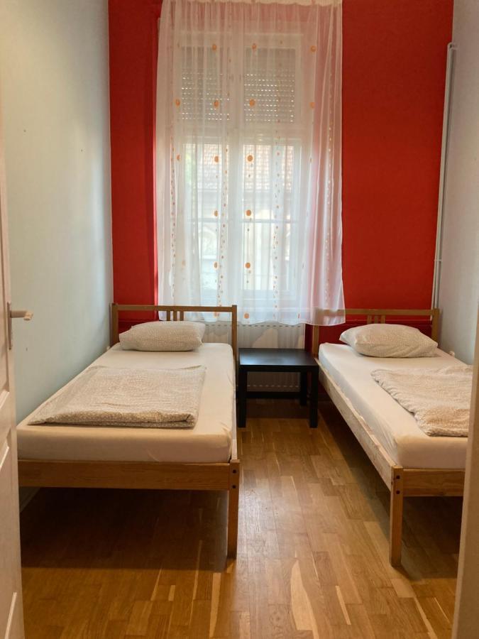 Gogol24 Vandrehjem Szeged Eksteriør billede