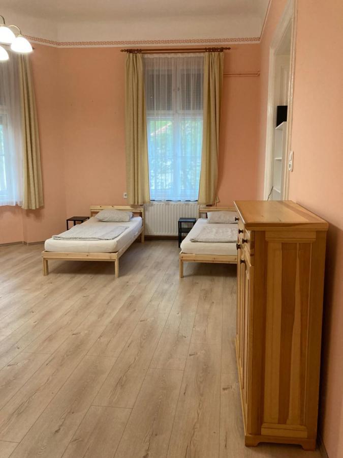Gogol24 Vandrehjem Szeged Eksteriør billede